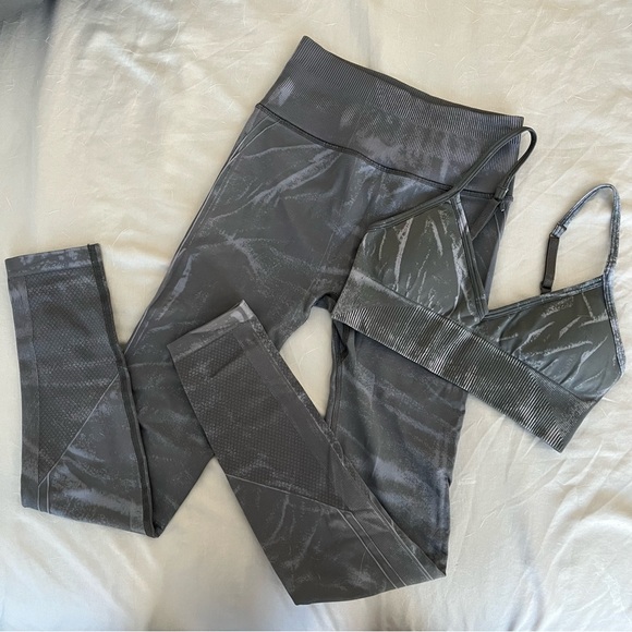 Lululemon workout set - Picture 1 of 4